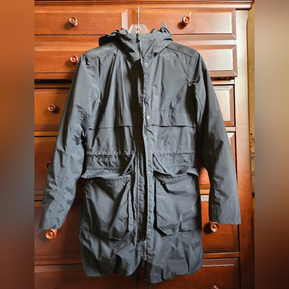 Helly Hansen Boyne Parka black size small with hood and pockets waterproof